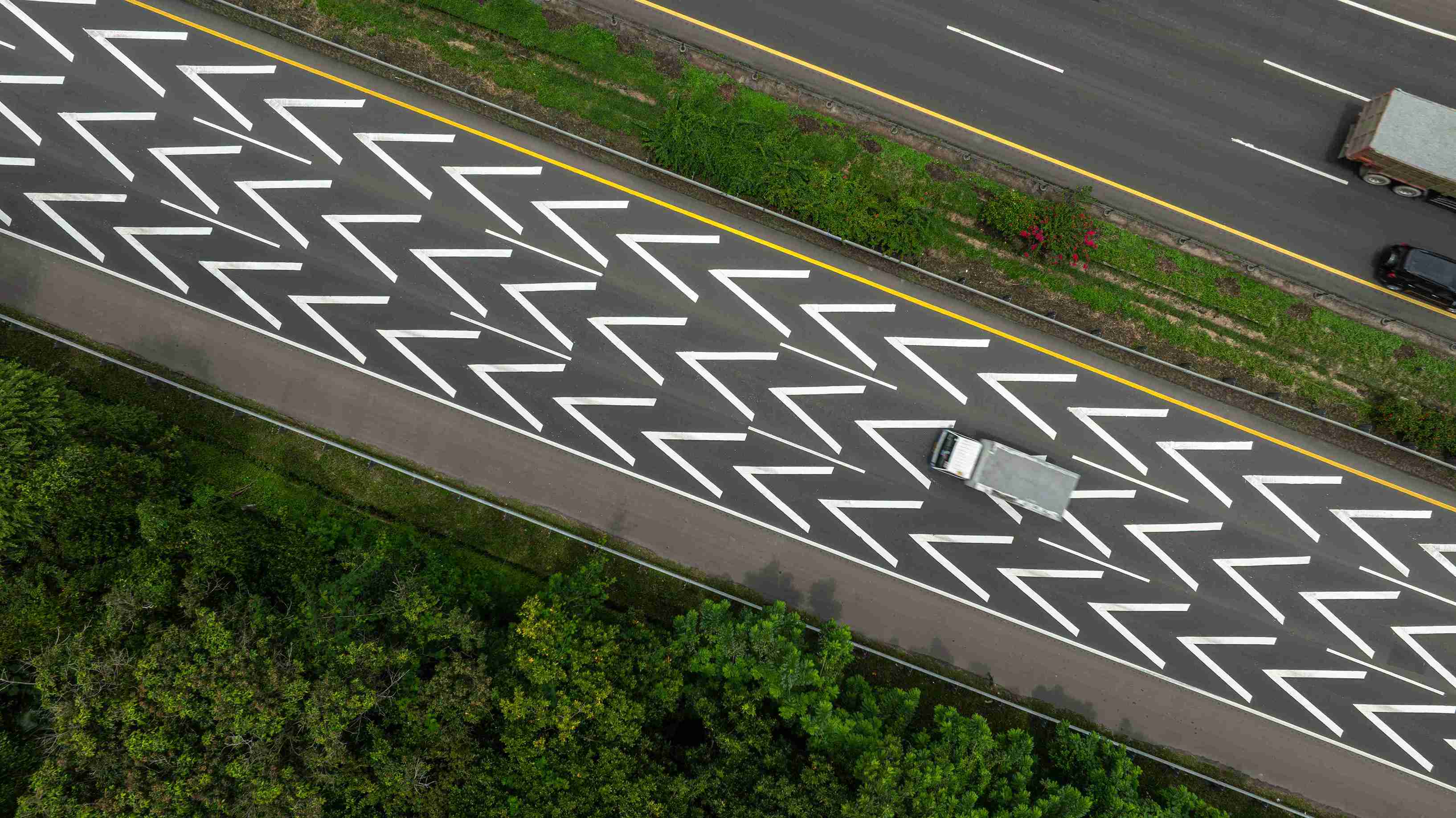 Bijak Gunakan dan Kenali Fungsi Bahu Jalan di Tol Bijak Gunakan dan Kenali Fungsi Bahu Jalan di Tol