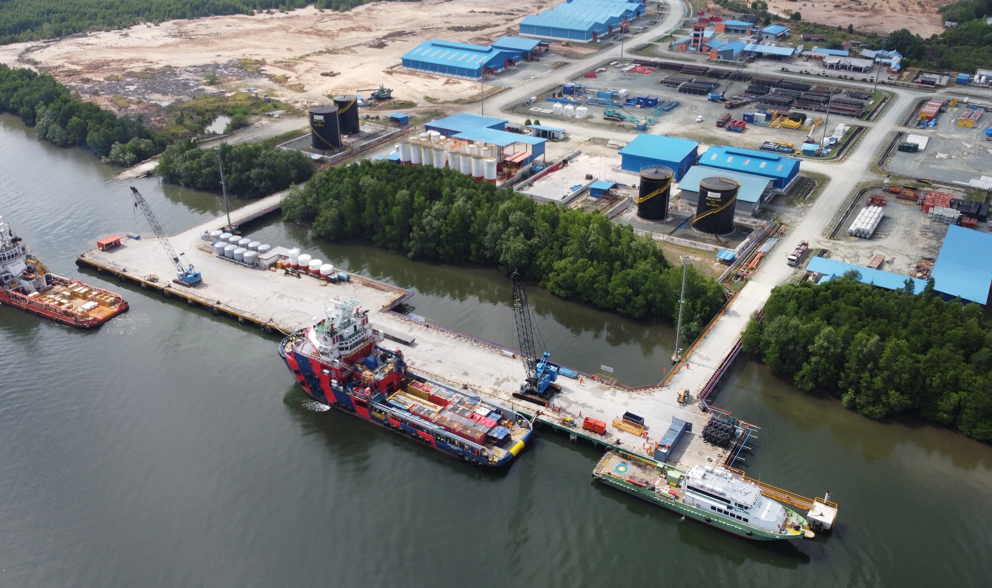 Peran Shorebase dalam Mendukung Kebutuhan Industri di Indonesia